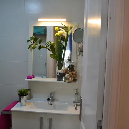 New Located In Dowtown Parking Free Apartment *